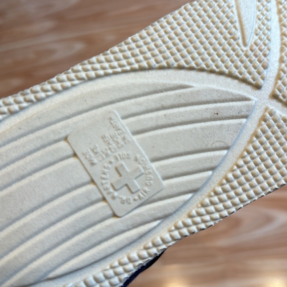 NEW WITH TAGS - Dr Martens Whiton Canvas Indigo 8-hole boots - amazing boots - Picture 11 of 14